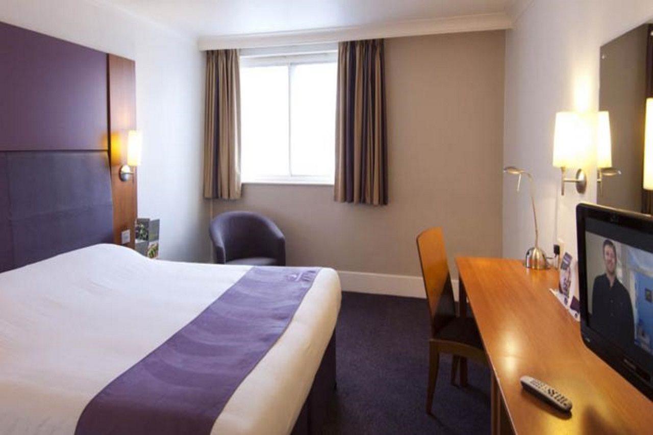 Premier Inn Portsmouth North Harbour Exterior foto